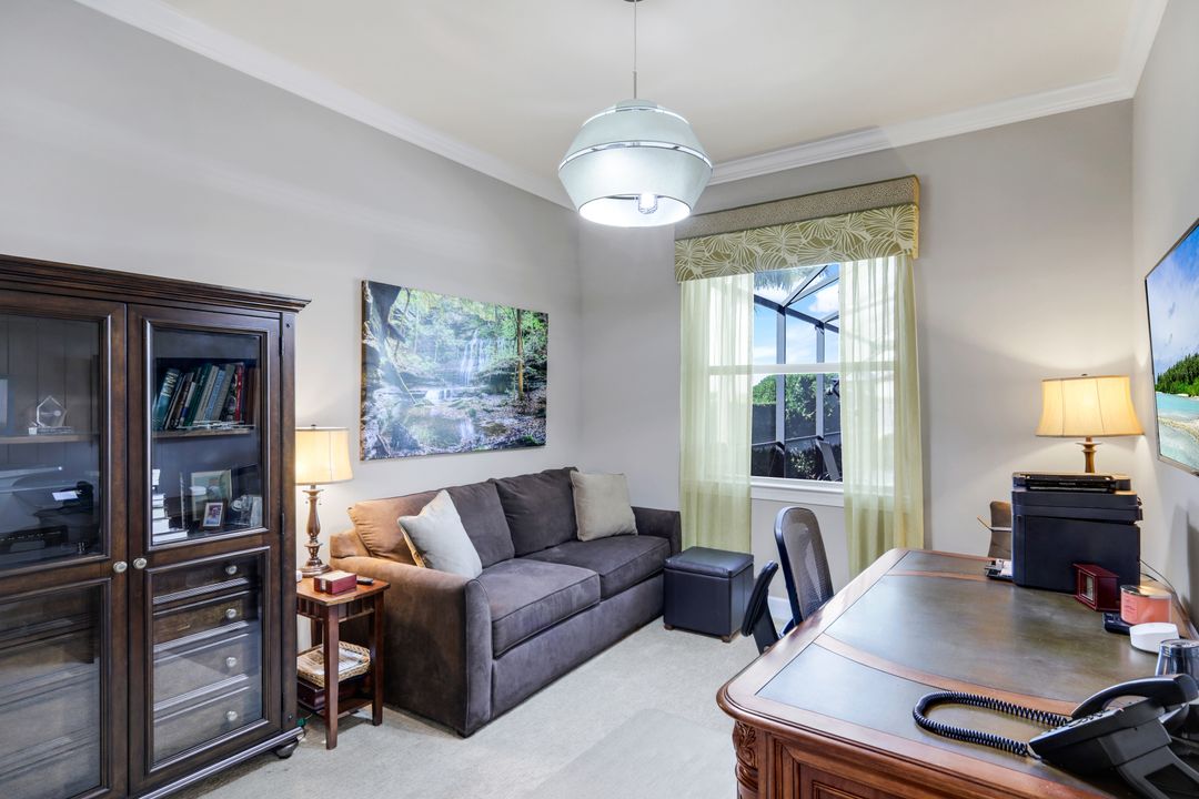 9075 Breakwater Dr, Naples, FL 34120