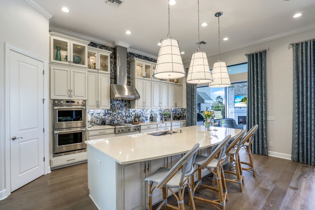 9287 Rialto Ln, Naples, FL 34119