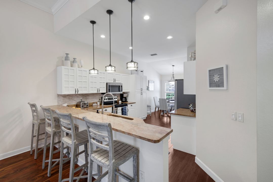 5887 Northridge Dr N, Naples, FL 34110