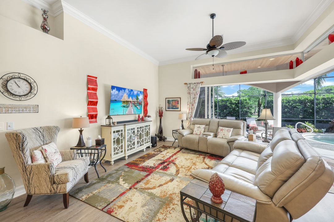 5926 Amberwood Dr, Naples, FL 34110