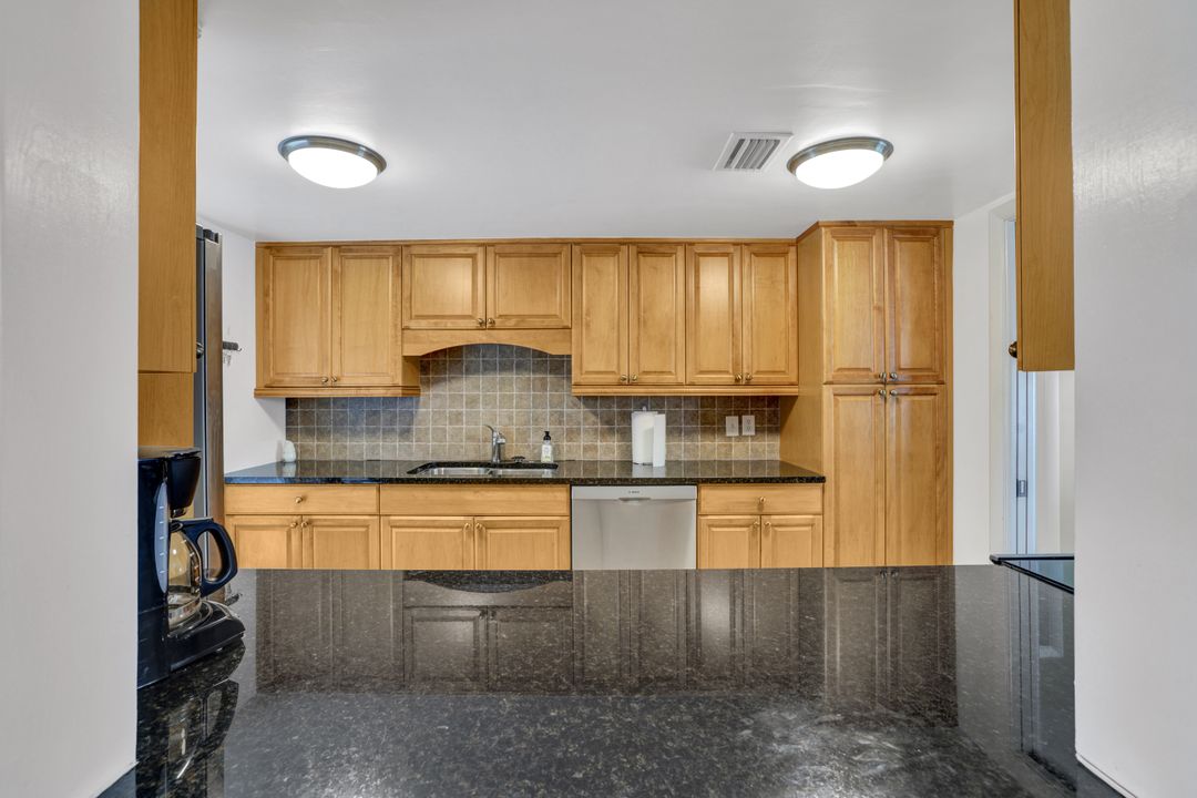 386 Harbour Dr, Naples, FL 34103