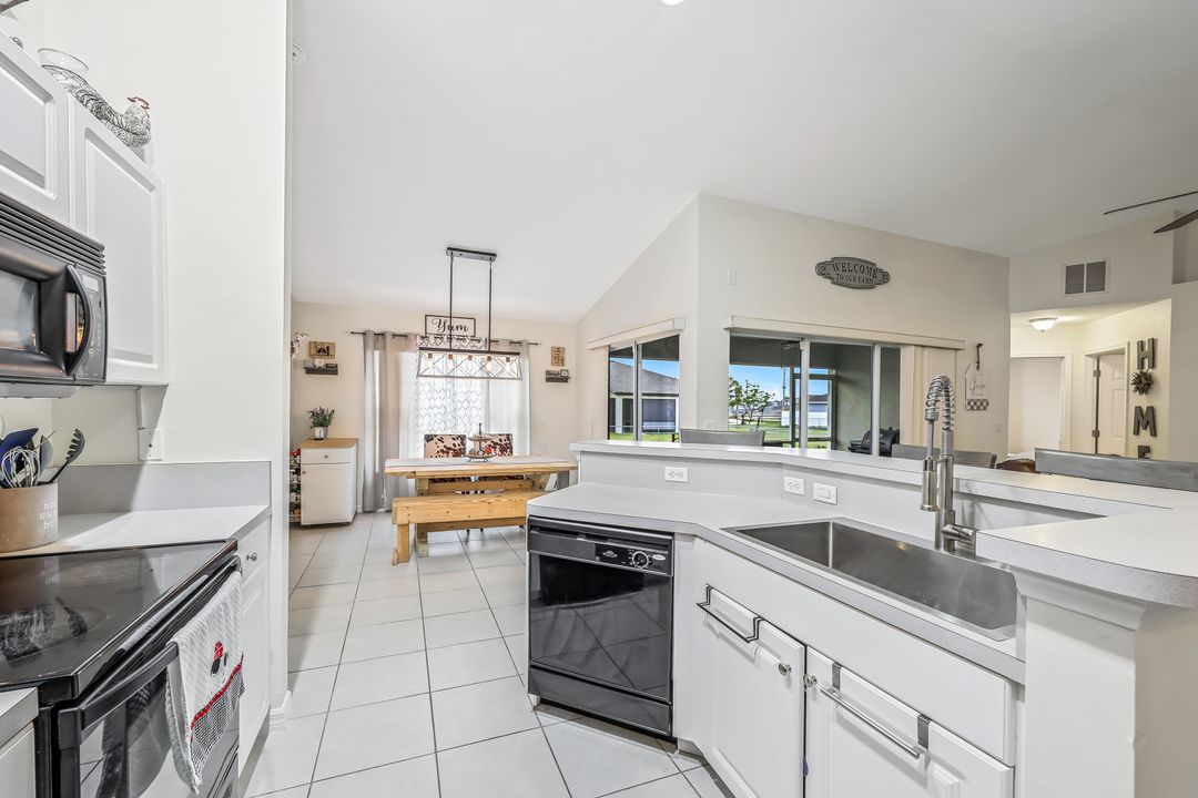 2217 SW 3rd Pl, Cape Coral, FL 33991