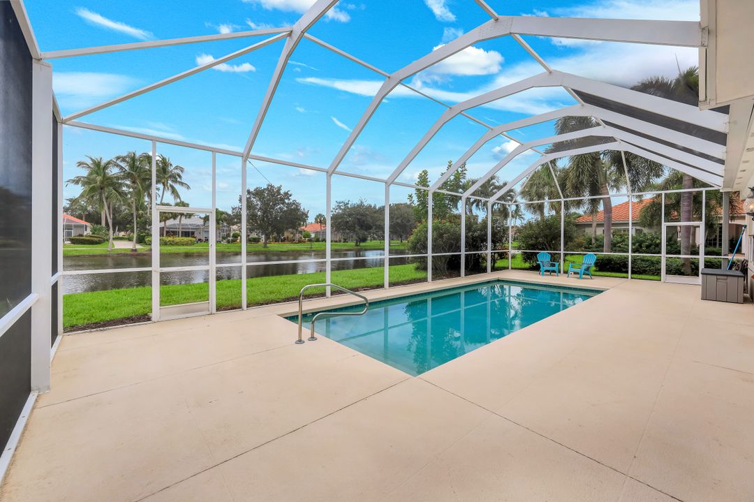 4362 Queen Elizabeth Way, Naples, FL 34119
