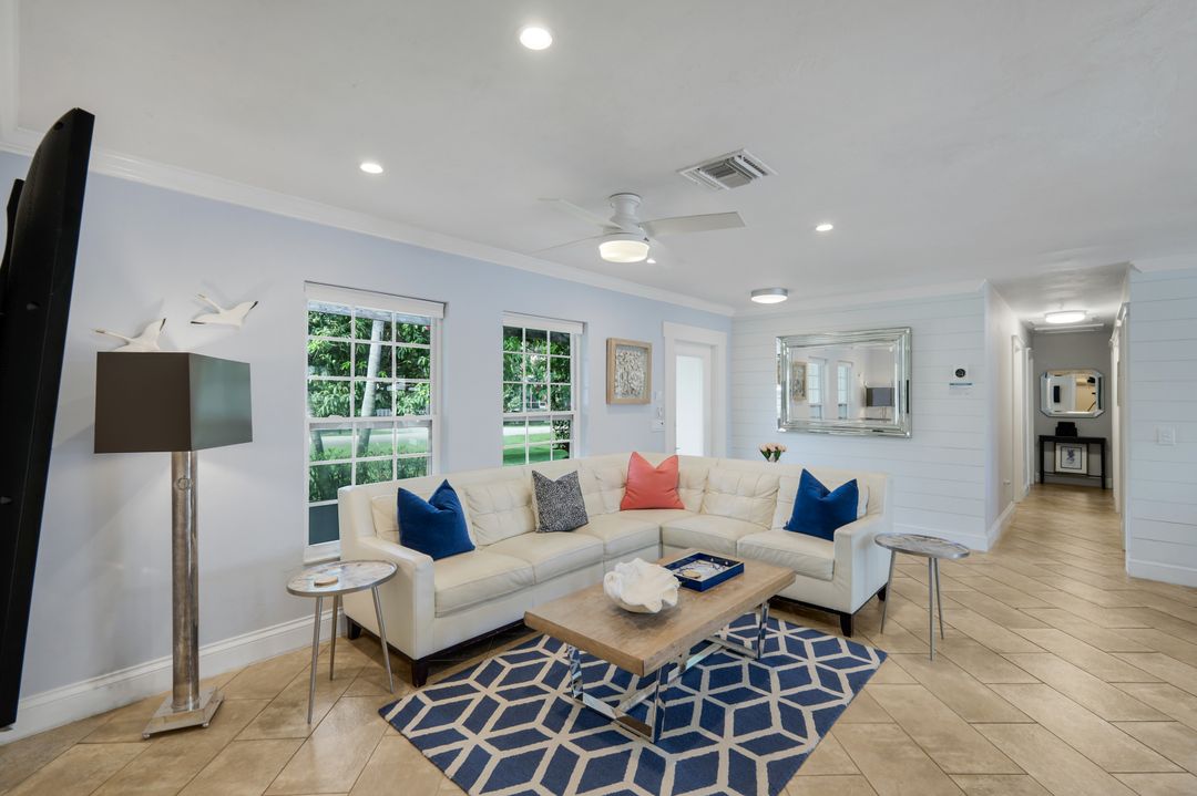 841 107th Ave N, Naples, FL 34108