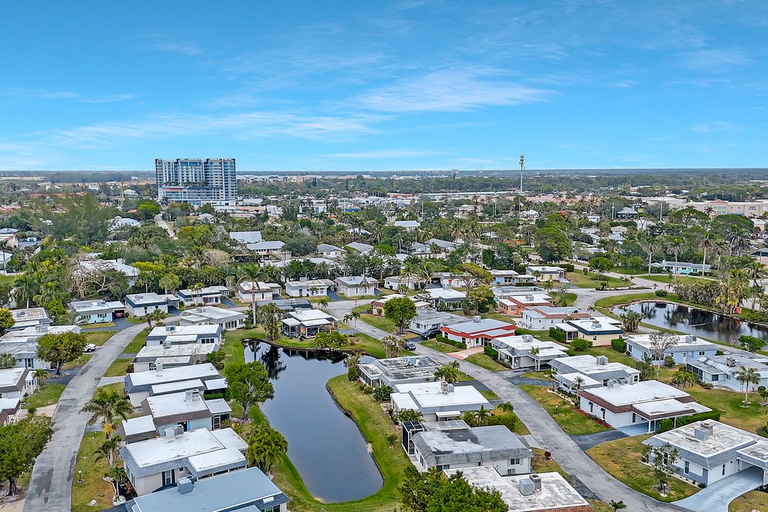 9 Hackney Ln, Naples, FL 34112