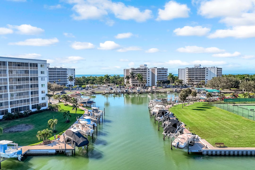 21 Bluebill Ave, Naples, FL 34108