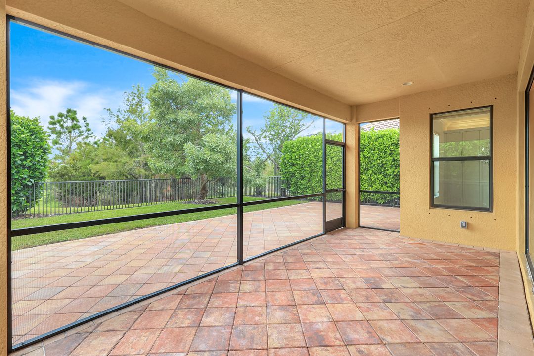 3430 Tigris Ln, Naples, FL 34119