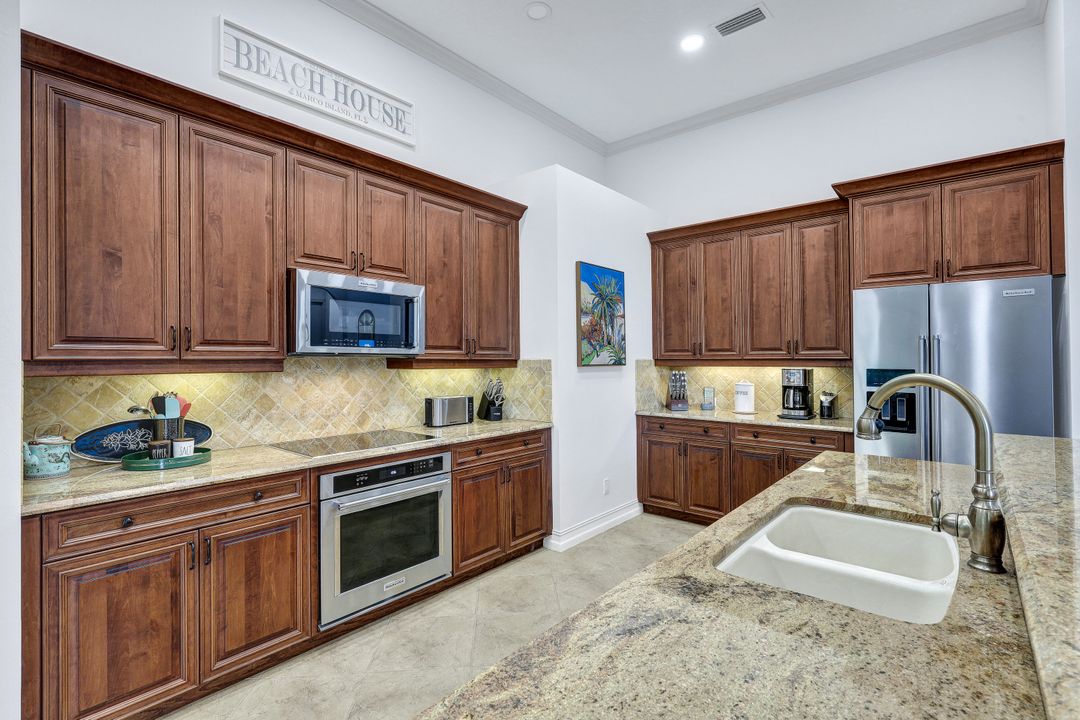 350 Gumbo Limbo Ln, Marco Island, FL 34145