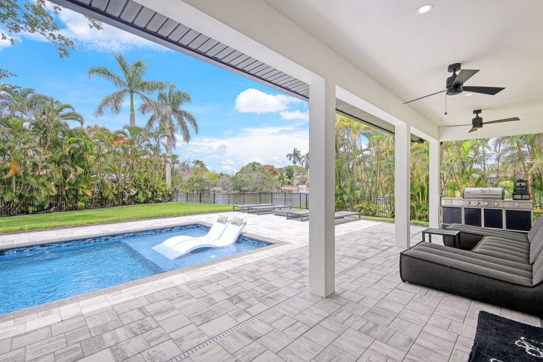 60 Liberty Ln, Naples, FL 34112