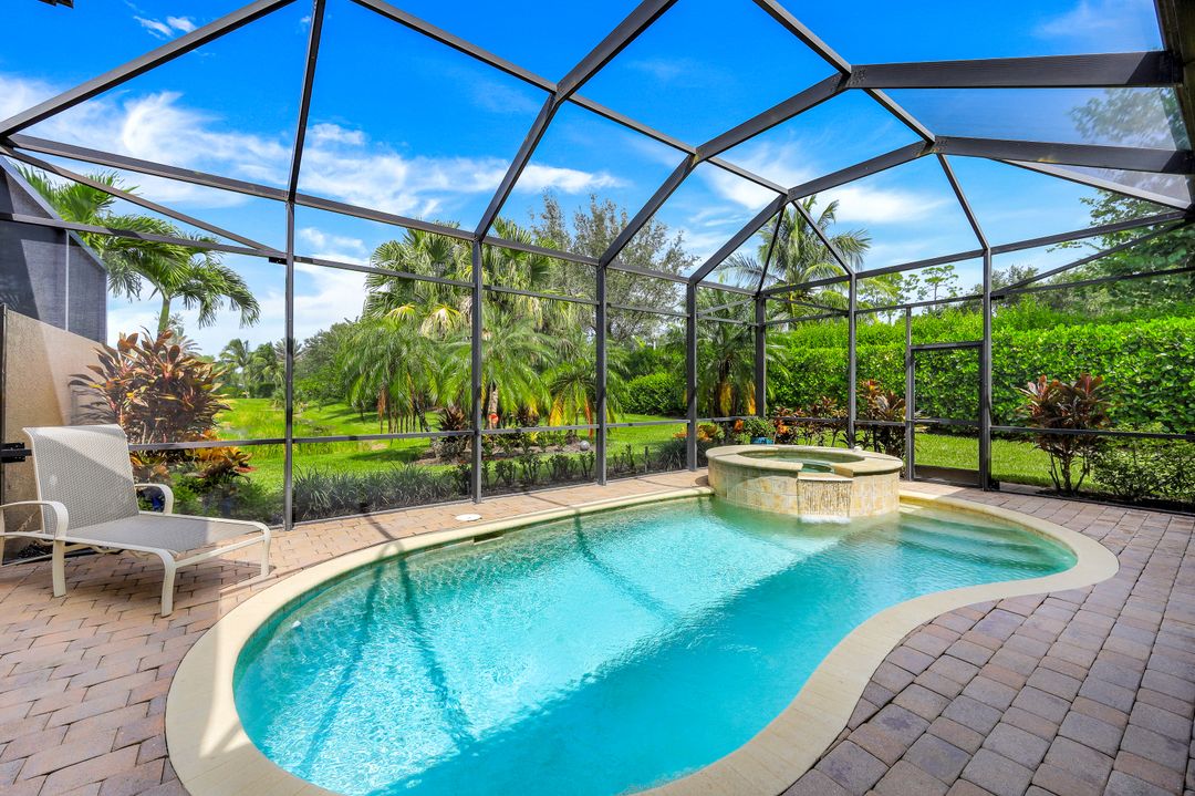 7598 Moorgate Point Way, Naples, FL 34113
