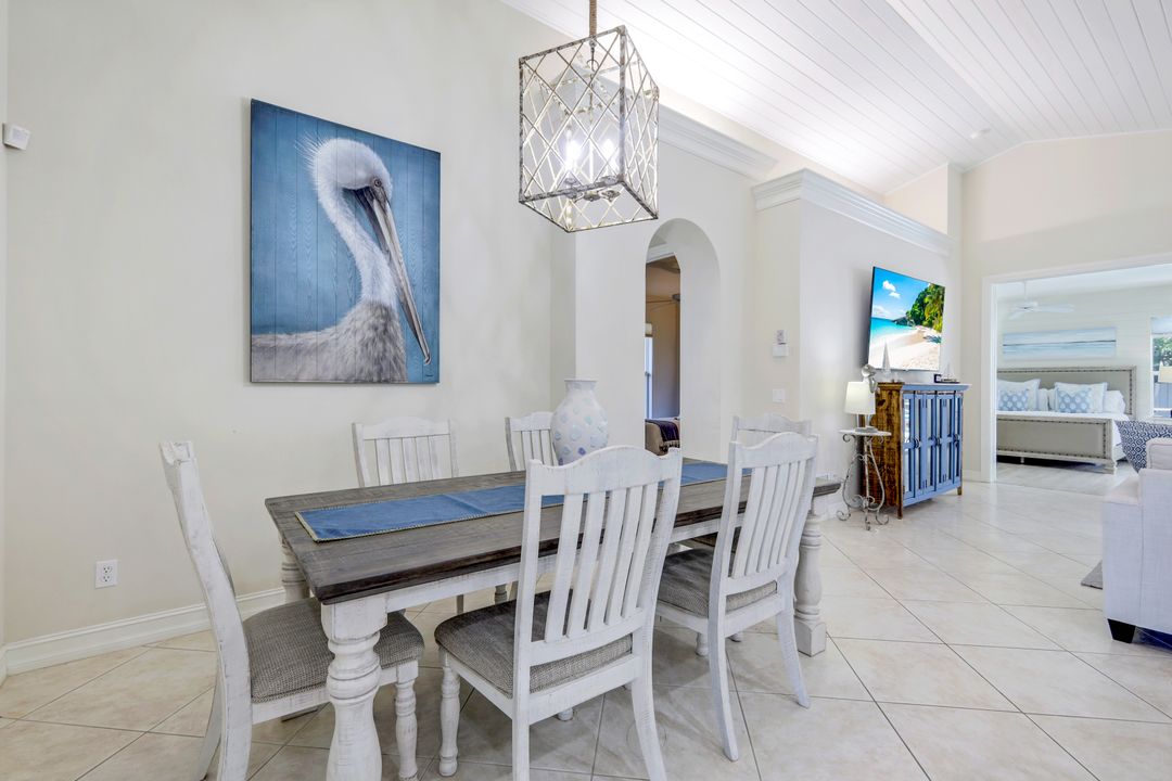 687 106th Ave N, Naples, FL 34108