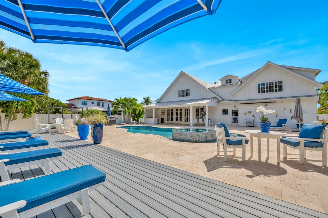 535 93rd Ave N, Naples, FL 34108