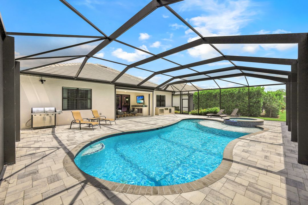 2130 Antigua Ln, Naples, FL 34120