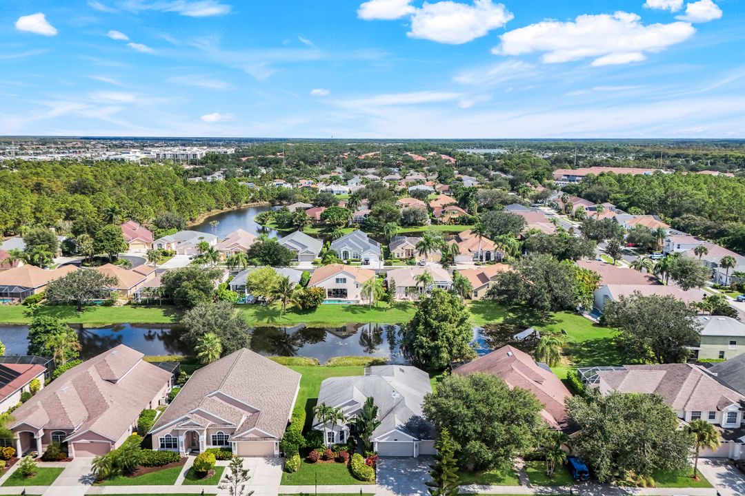 196 Skipping Stone Ln, Naples, FL 34119