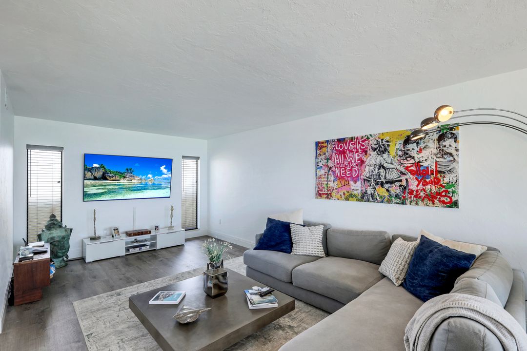 10475 Gulf Shore Dr APT 144, Naples, FL 34108