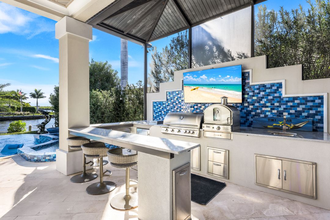 1518 Hermitage Ln, Cape Coral, FL 33914