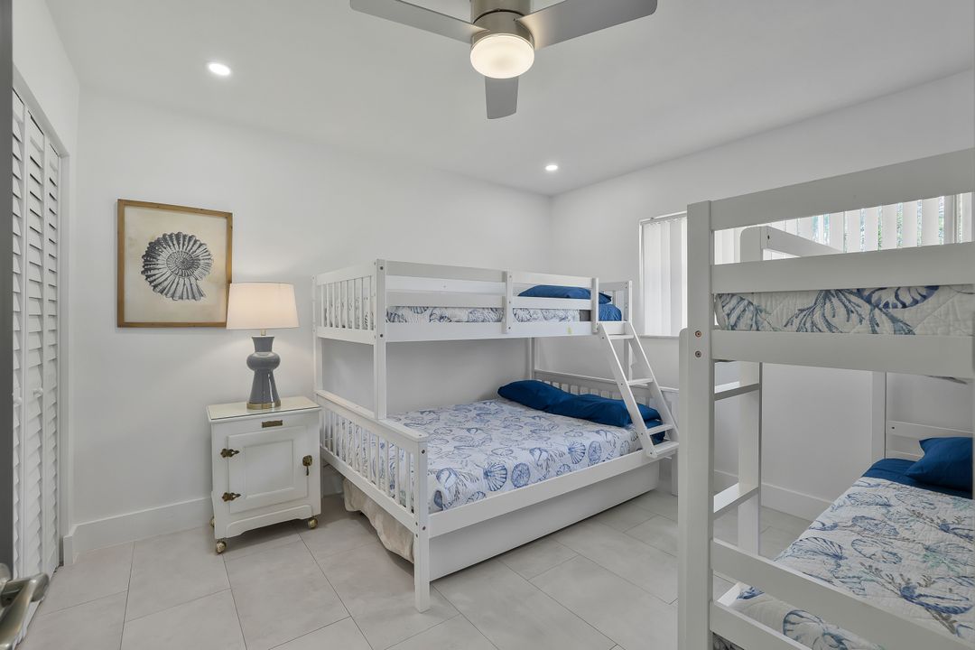 854 101st Ave N, Naples, FL 34108