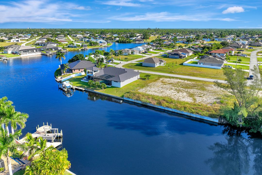 2002 NW 36th Ave, Cape Coral, FL 33993