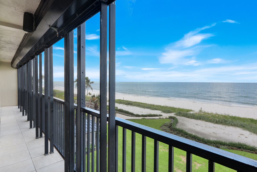 9653 Gulf Shore Dr #303, Naples, FL 34108