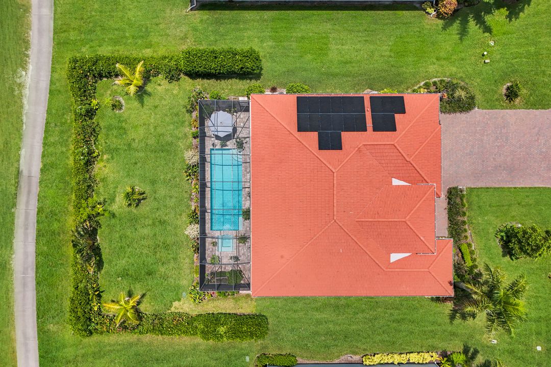 18725 Lake Hammock Dr, Naples, FL 34114
