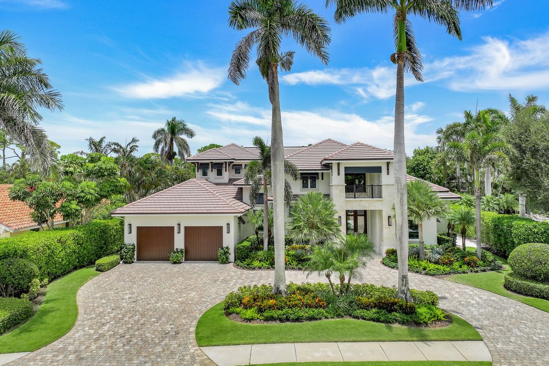 569 Neapolitan Way, Naples, FL 34103