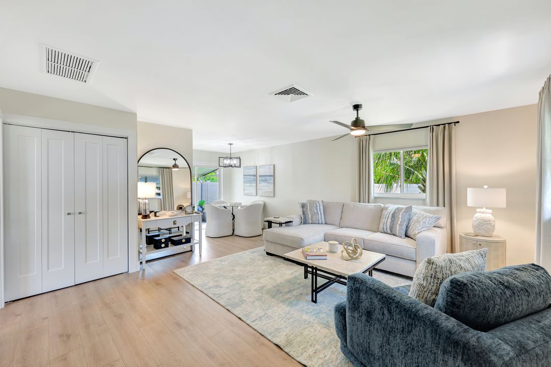 600 98th Ave N #B, Naples, FL 34108