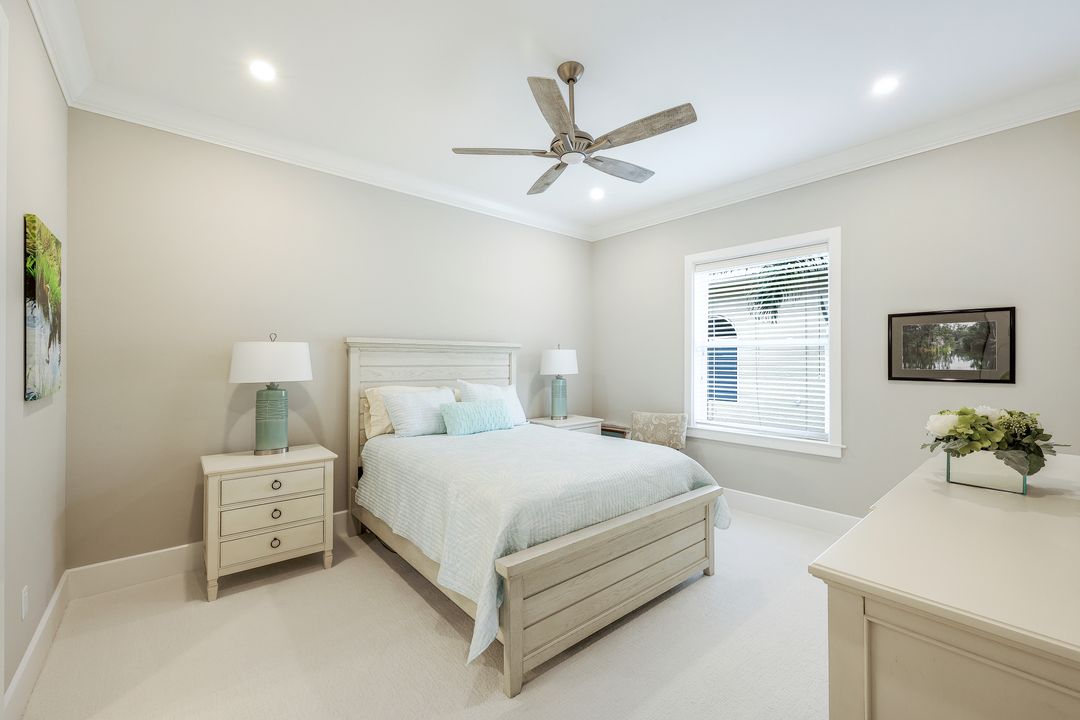 451 Saddlebrook Ln, Naples, FL 34110