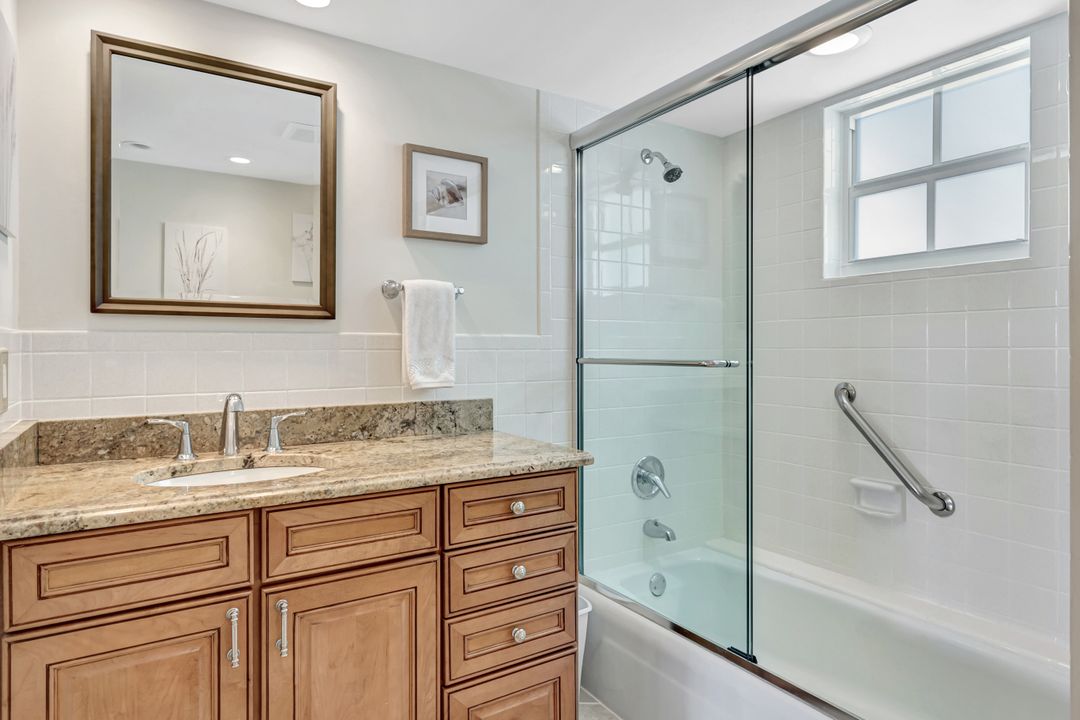 383 Harbour Dr #304, Naples, FL 34103