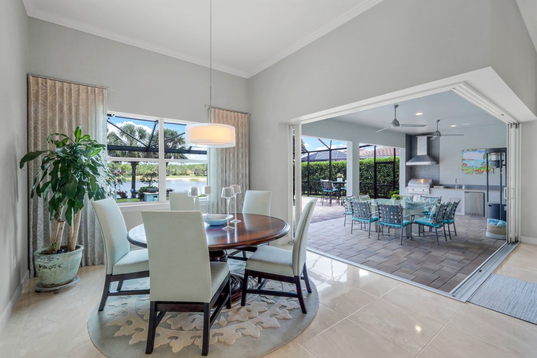 9052 Graphite Cir, Naples, FL 34120