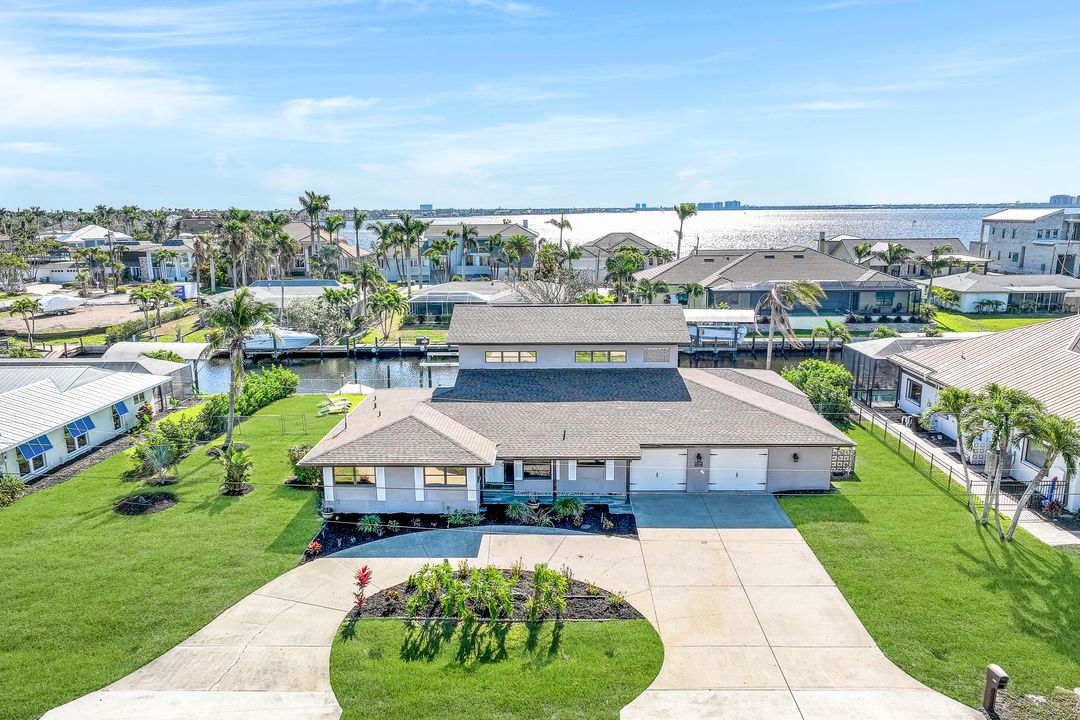 5811 SW 1st Pl, Cape Coral, FL 33914