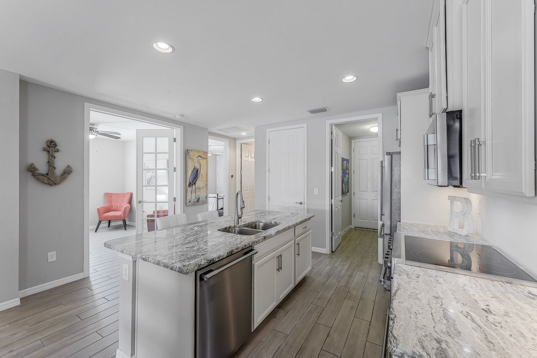 14908 Edgewater Cir, Naples, FL 34114