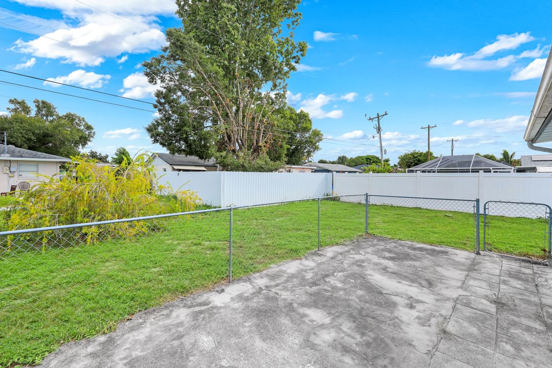 954 Jolly Rd, North Fort Myers, FL 33903