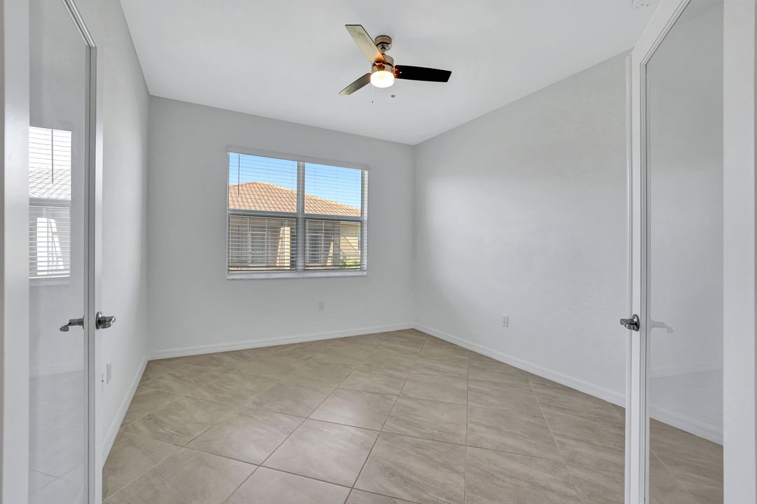 2074 Tamarron Ln, Naples, FL 34120