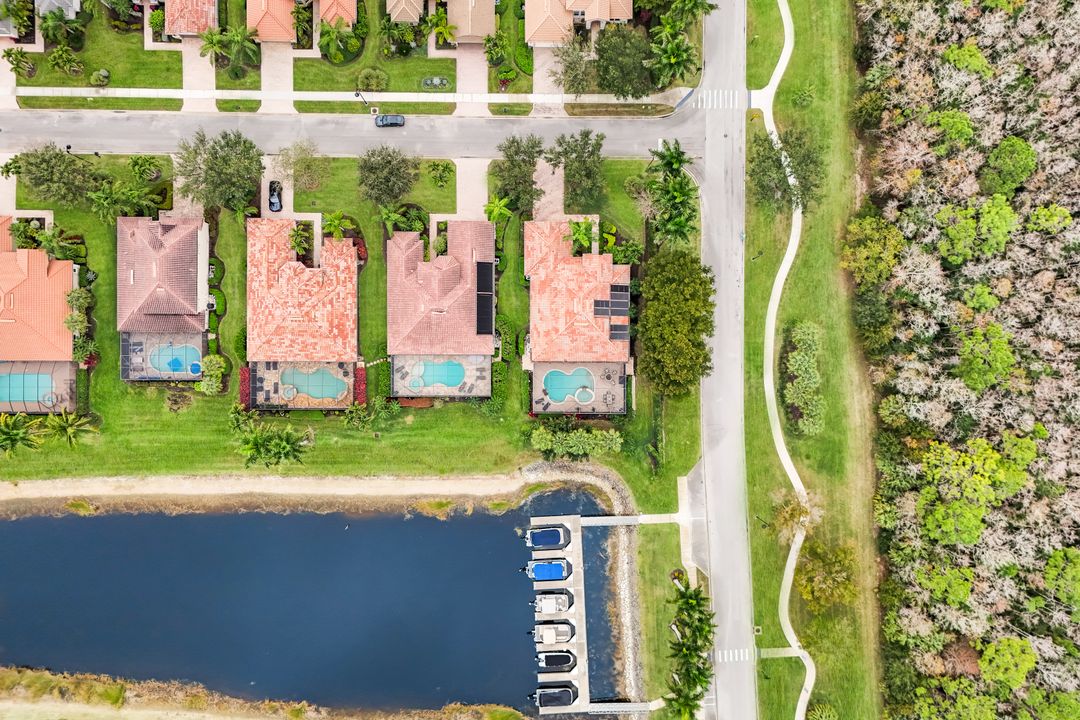 9383 Copper Rock Ct, Naples, FL 34120