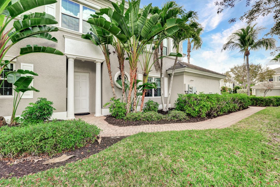 9234 Tesoro Ln #101, Naples, FL 34114