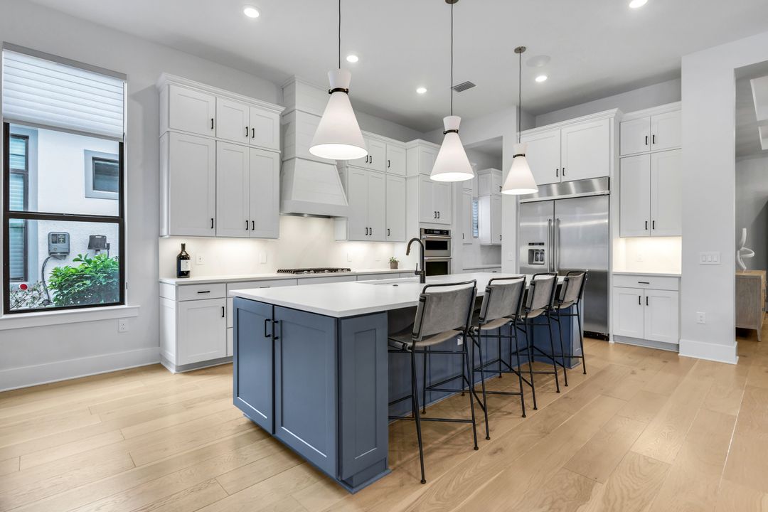 16221 Verilyn Cir, Naples, FL 34110