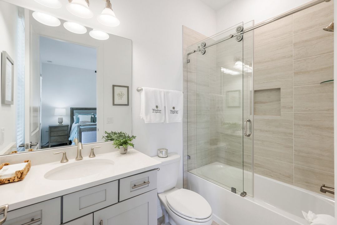 2472 Breakwater Wy #11-202, Naples, FL 34112