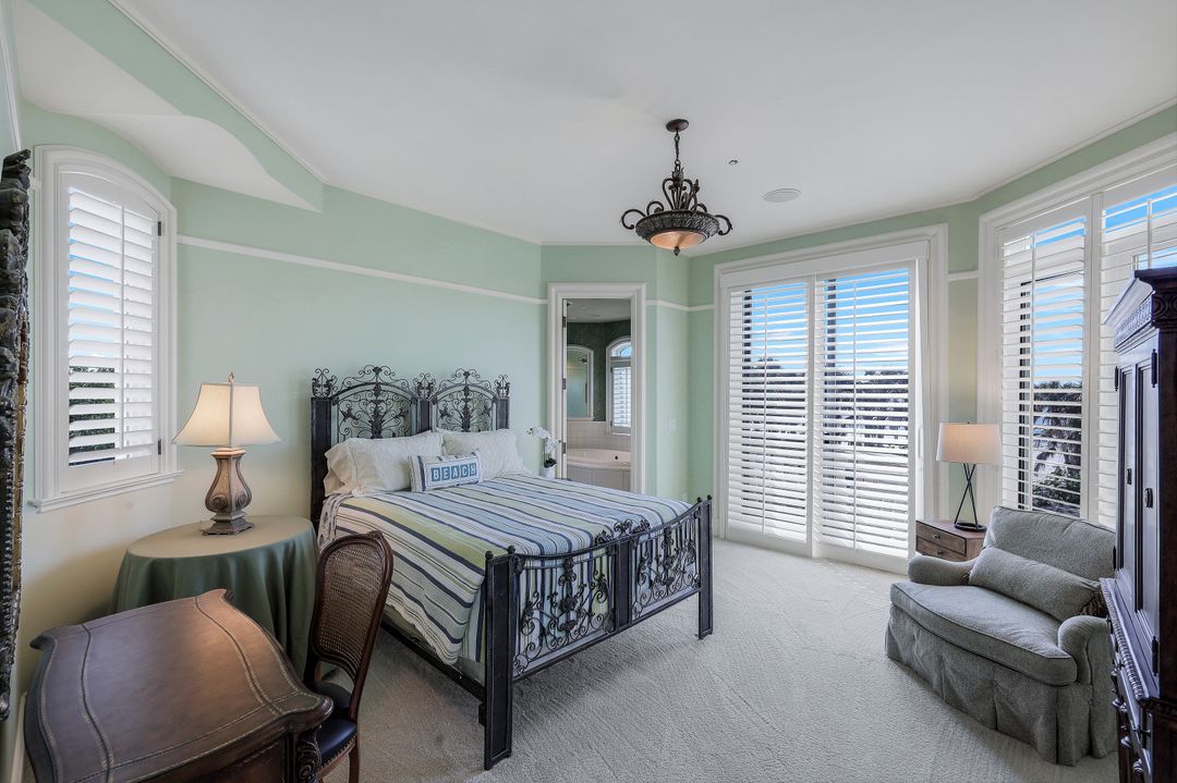 7425 Bay Colony Dr, Naples, FL 34108