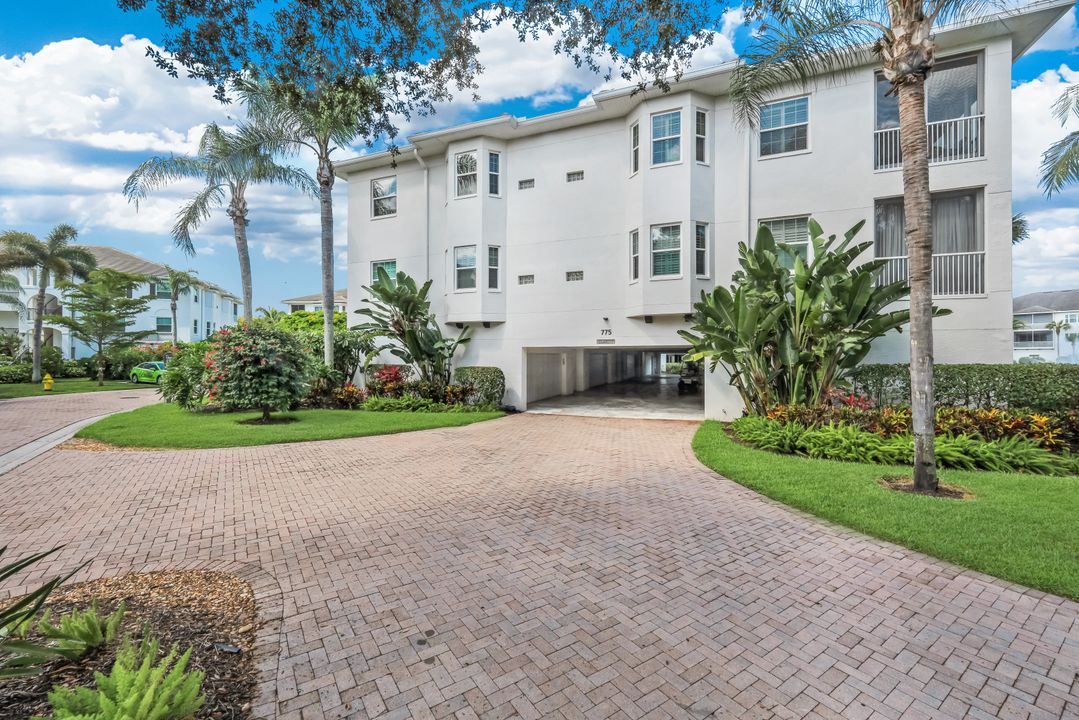 775 Bentwater Cir #204, Naples, FL 34108