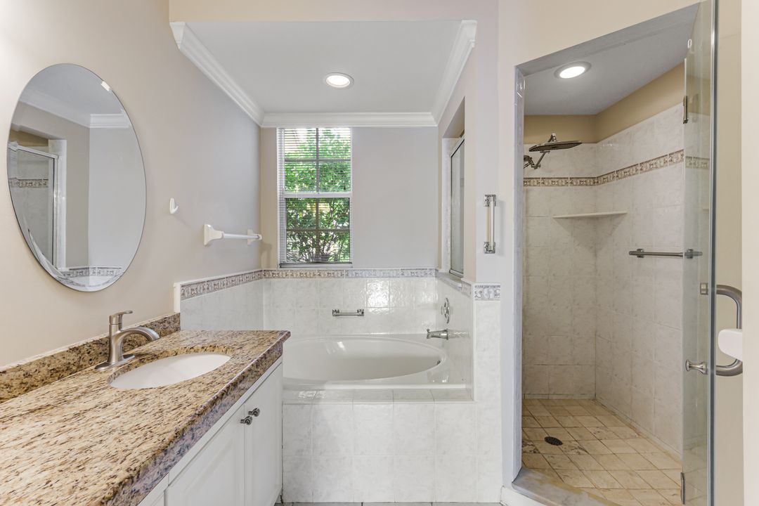 7756 Gardner Dr, Naples, FL 34109