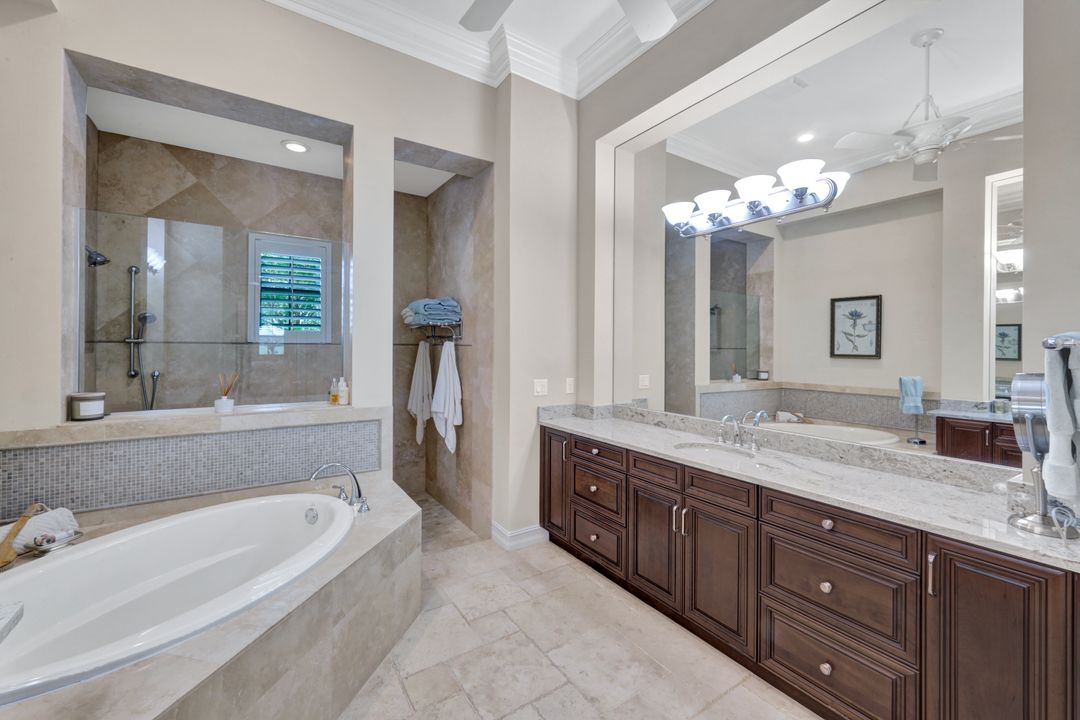 12194 Wicklow Ln, Naples, FL 34120