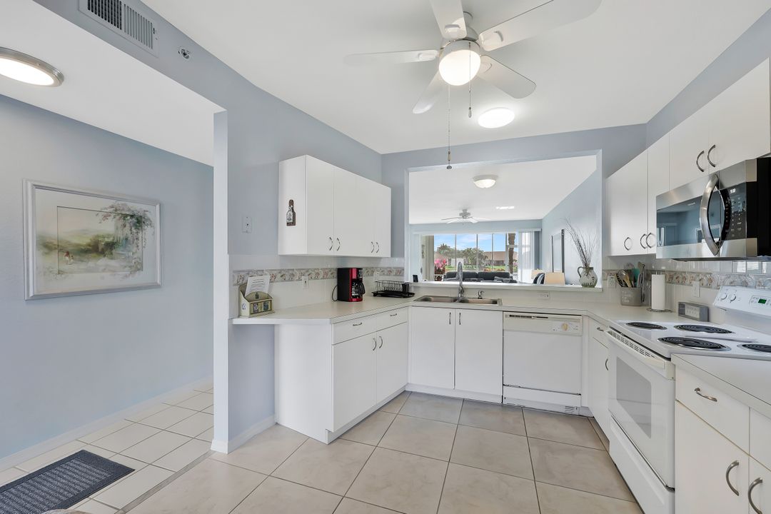 186 Gabriel Cir #9, Naples, FL 34104