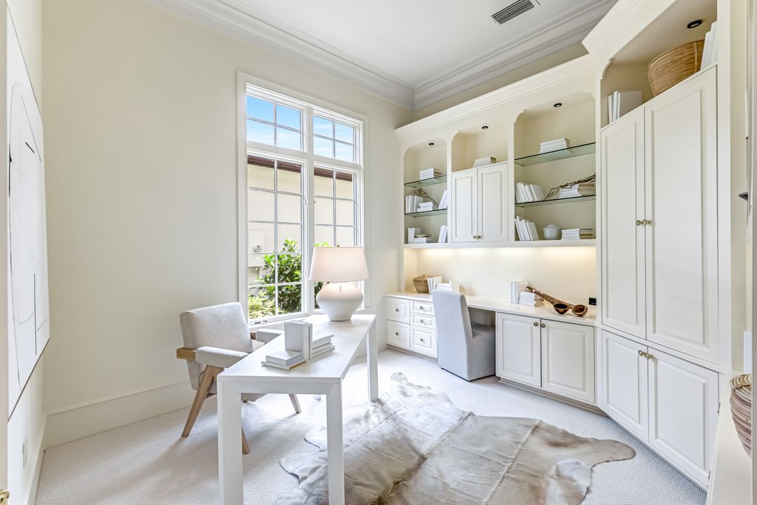 2861 Capistrano Way, Naples, FL 34105