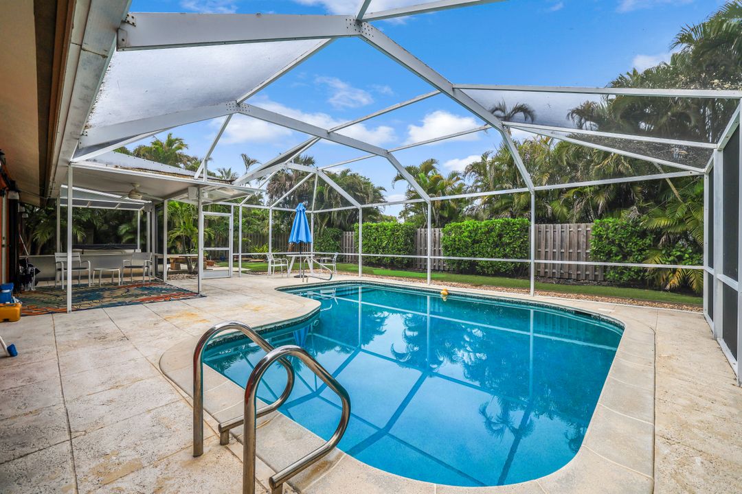 150 Big Springs Dr, Naples, FL 34113