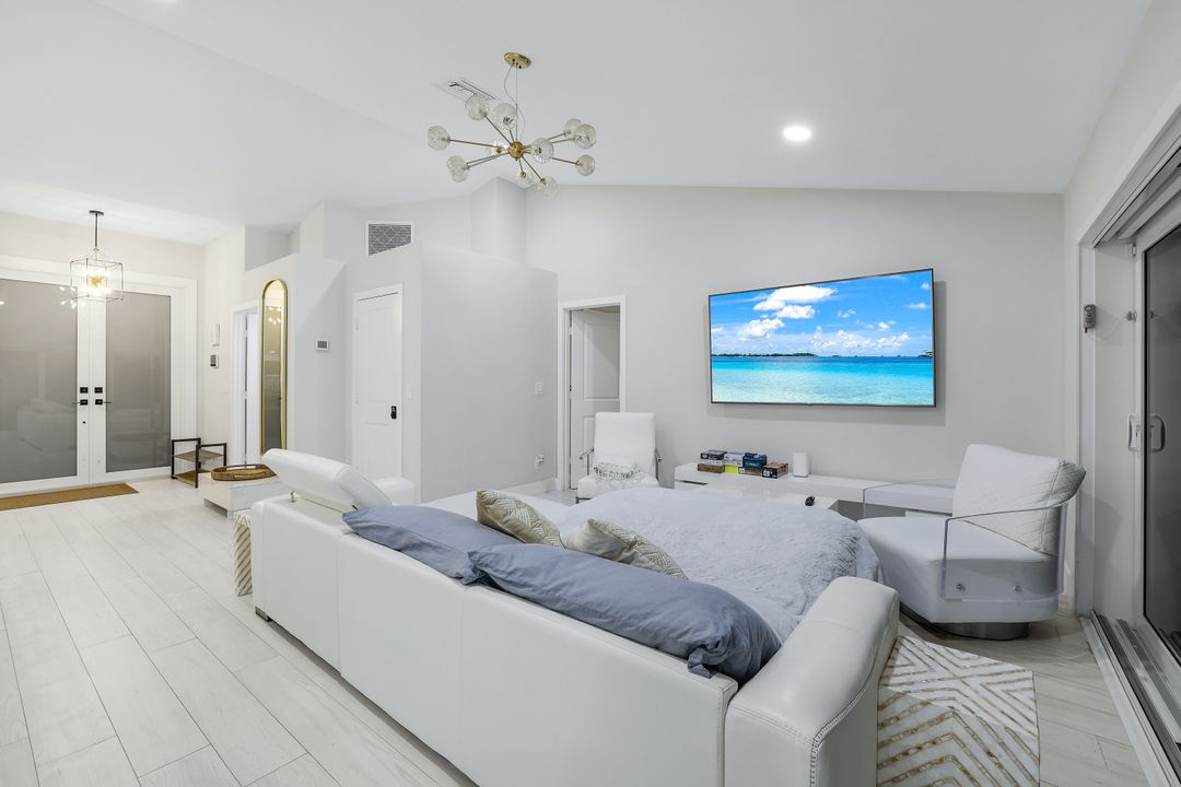 6641 Golden Gate Pkwy, Naples, FL 34105