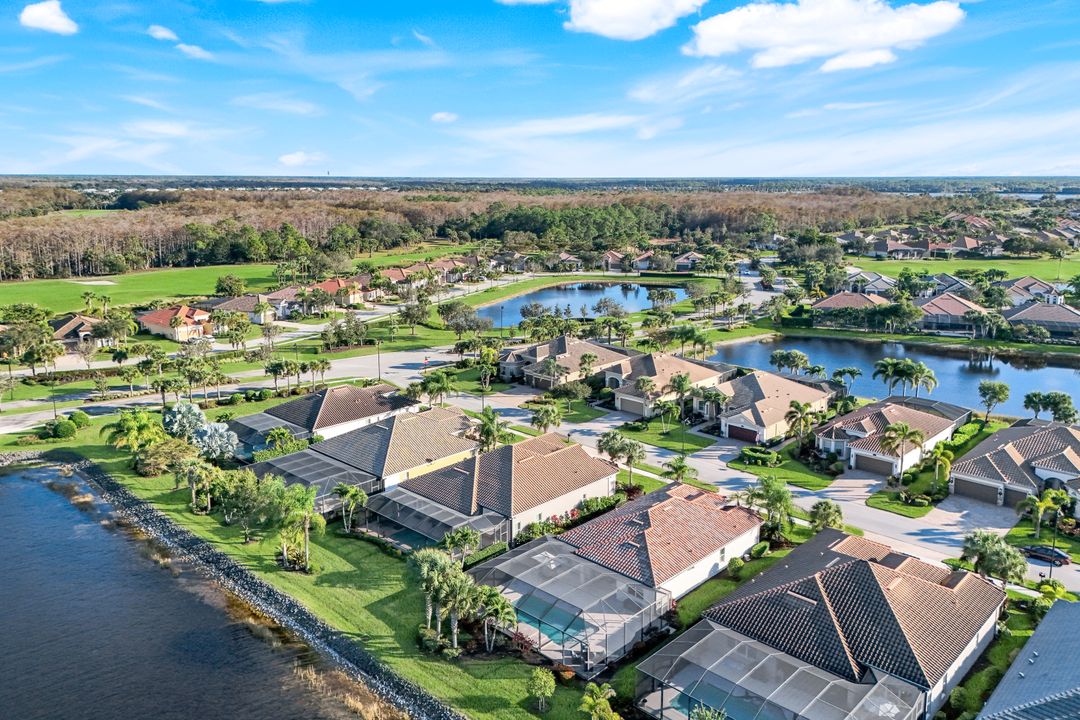 9103 Graphite Cir, Naples, FL 34120