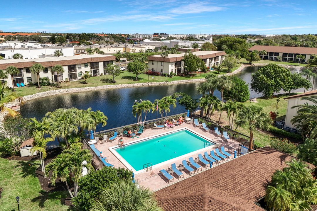 9290 Lake Park Dr #104, Fort Myers, FL 33919