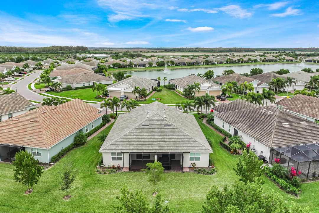 14551 Edgewater Cir, Naples, FL 34114