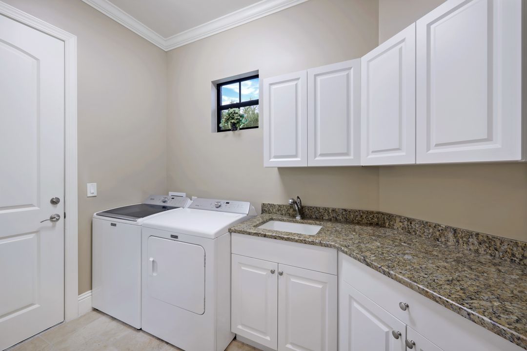 7598 Moorgate Point Way, Naples, FL 34113