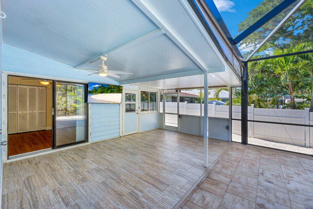 825 93rd Ave N, Naples, FL 34108